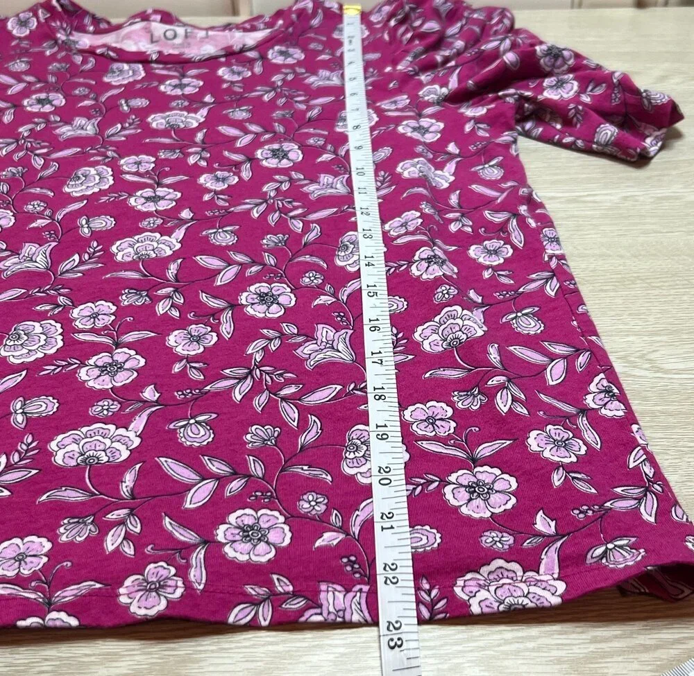 LOFT Blouse Womens M Purple Floral Chintz Short Puff Ruched Sleeves Round Neck